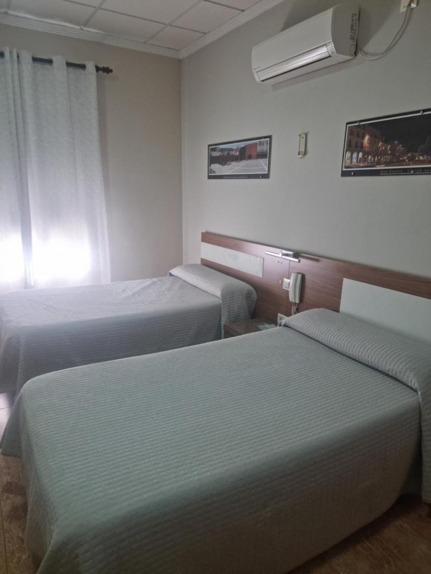 Hostal Restaurante El Paraiso Don Benito Eksteriør billede