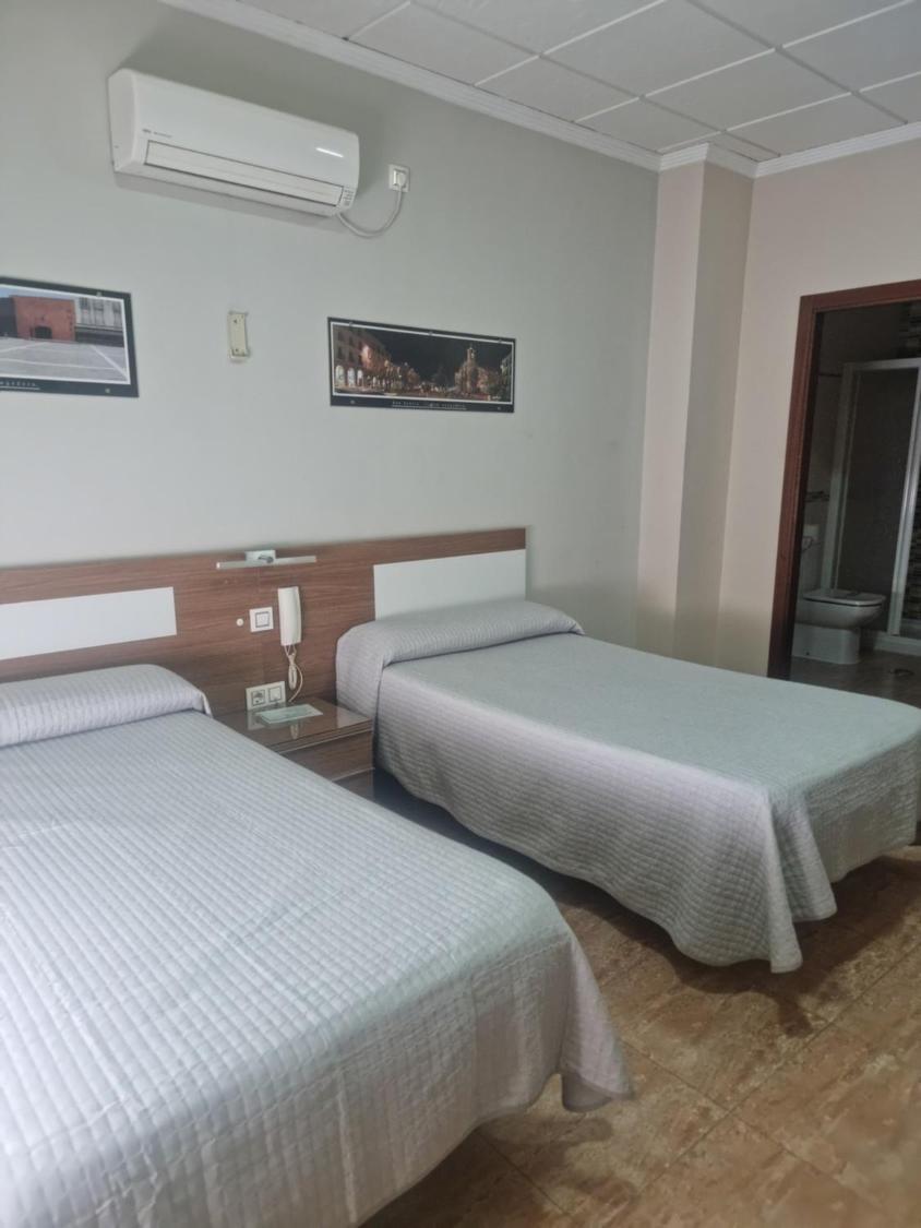 Hostal Restaurante El Paraiso Don Benito Eksteriør billede