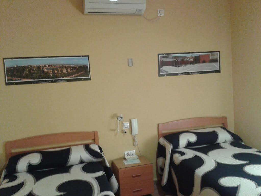 Hostal Restaurante El Paraiso Don Benito Eksteriør billede